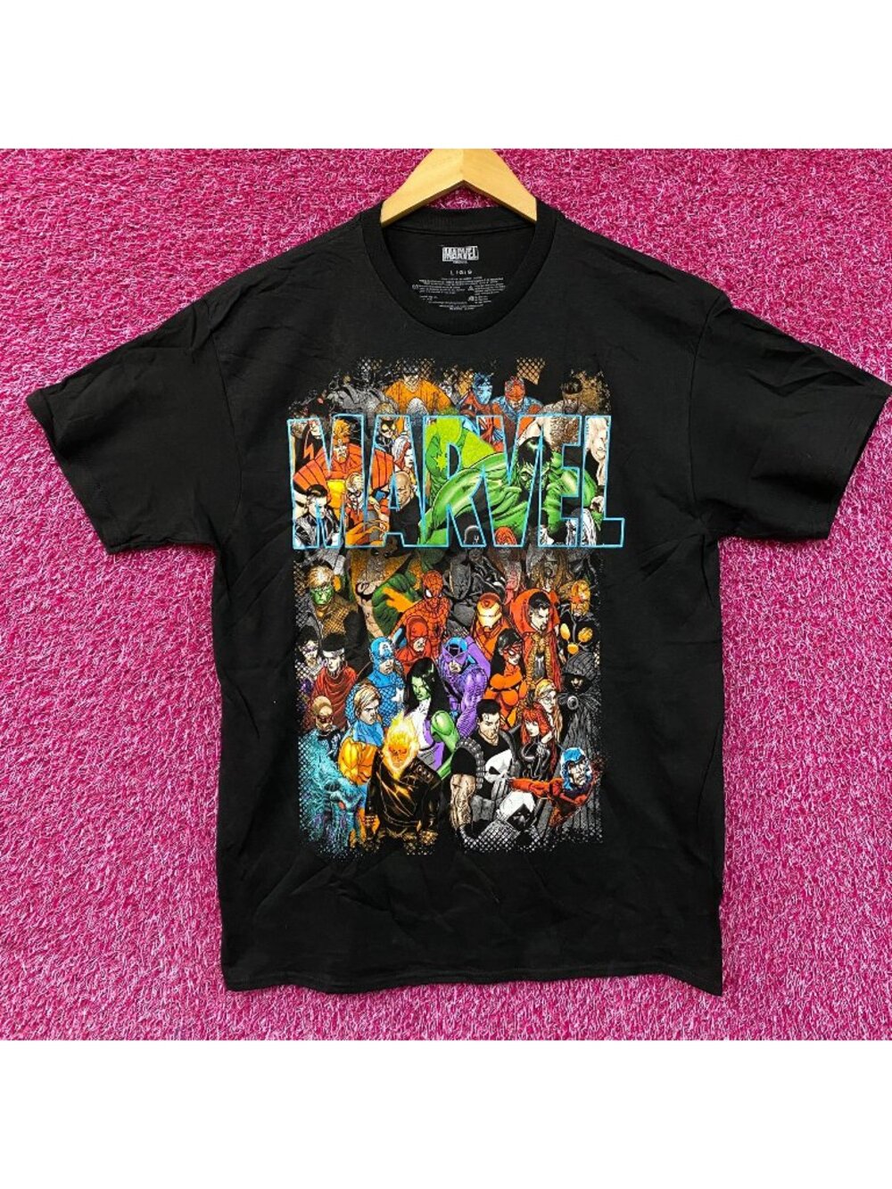 Marvel Super Hero Group Shot Graphic Design T-Shirt large